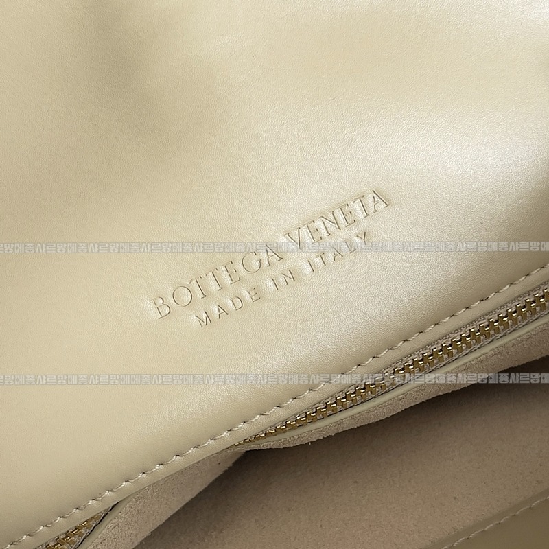 보테가베네타리베르타숄더백스몰 20260216-123814-007루.jpg