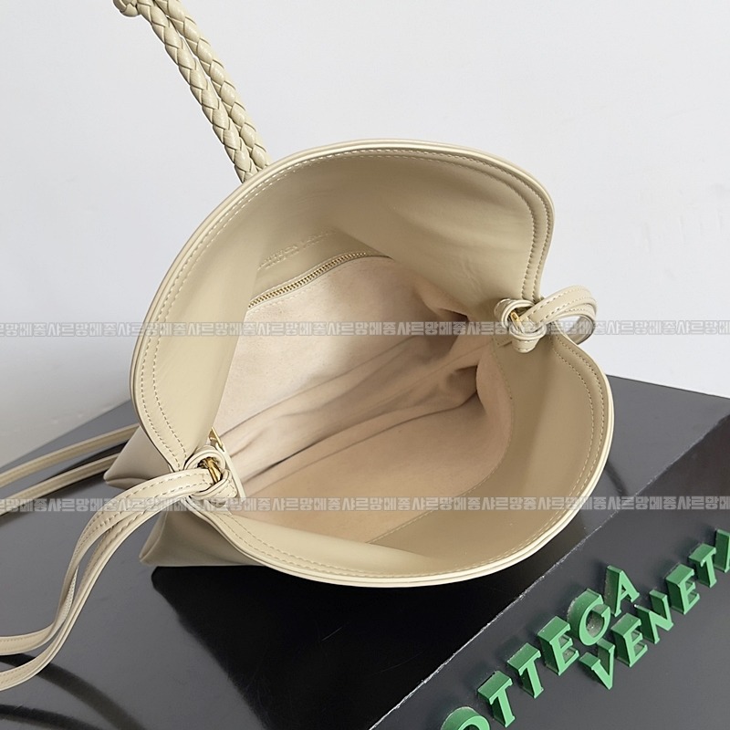 보테가베네타리베르타숄더백스몰 20260216-123814-009루.jpg