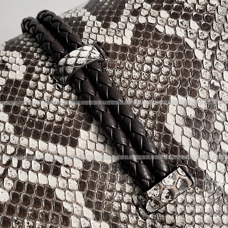 보테가베네타리베르타숄더백미디움 20260216-124045-006루.jpg