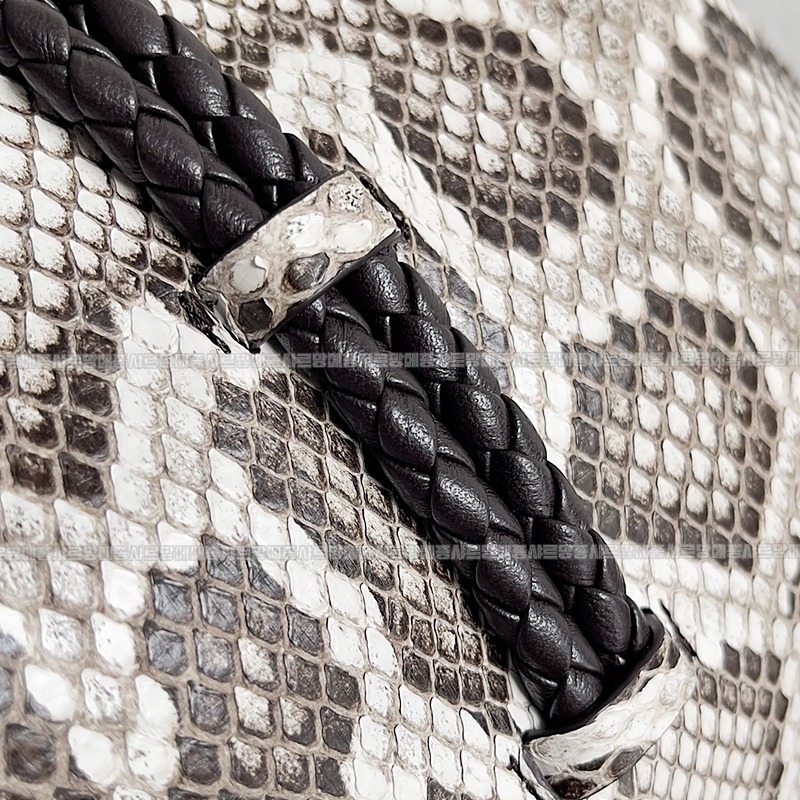 보테가베네타리베르타숄더백미디움 20260216-124454-005루.jpg