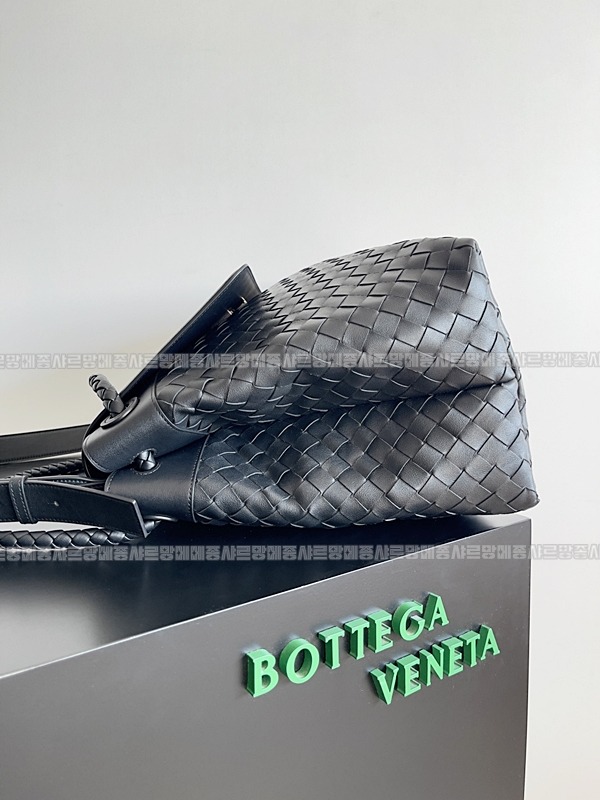 보테가베네타안디아모메신저백 20260216-132011-002루.jpg