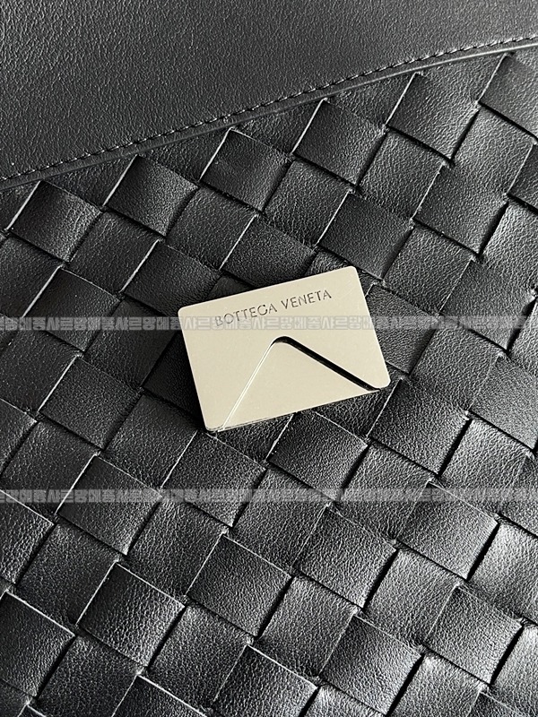 보테가베네타안디아모메신저백 20260216-132012-007루.jpg