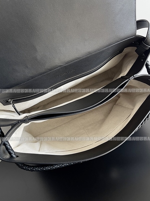 보테가베네타안디아모메신저백 20260216-132012-009루.jpg