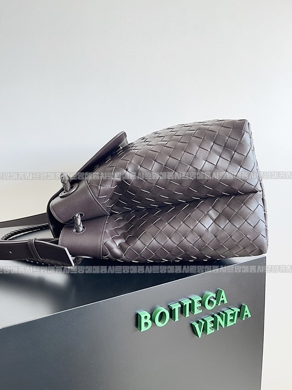 보테가베네타안디아모메신저백 20260216-132334-002루.jpg