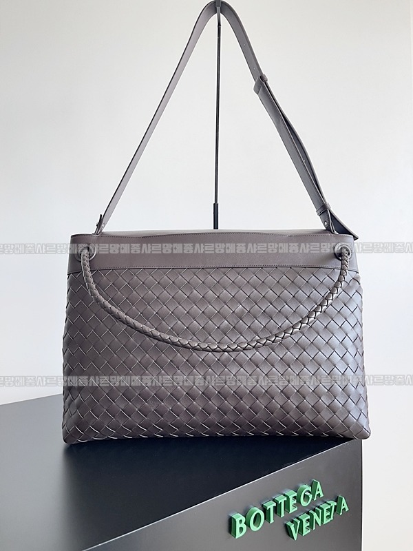 보테가베네타안디아모메신저백 20260216-132334-003루.jpg