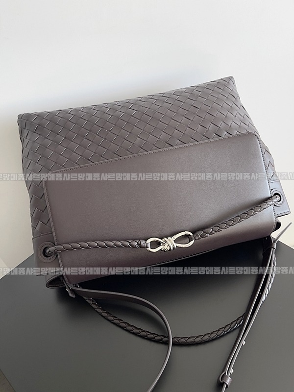 보테가베네타안디아모메신저백 20260216-132334-006루.jpg