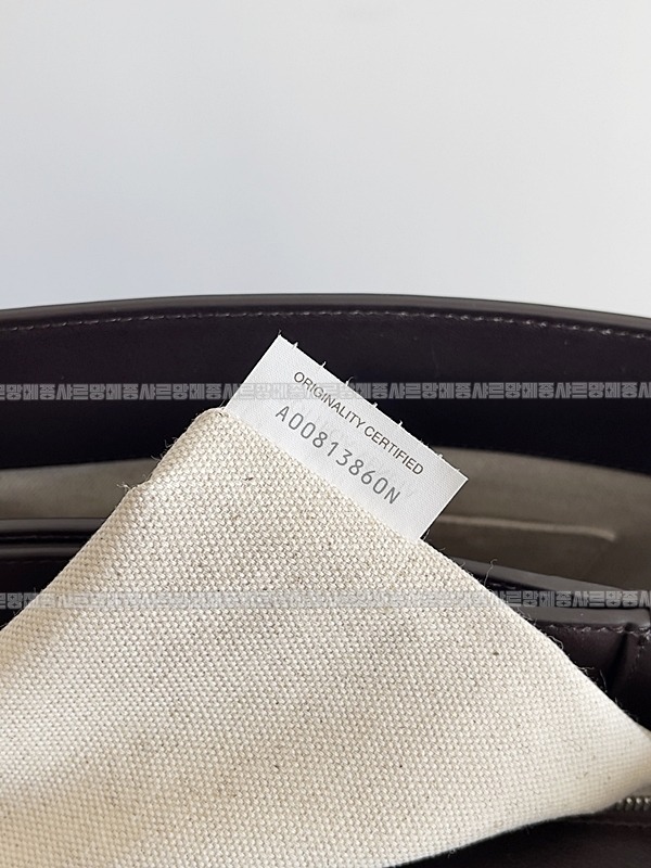 보테가베네타안디아모메신저백 20260216-132334-008루.jpg