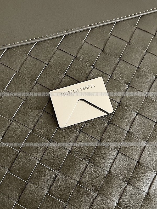 보테가베네타안디아모메신저백라지 20260216-132853-007루.jpg
