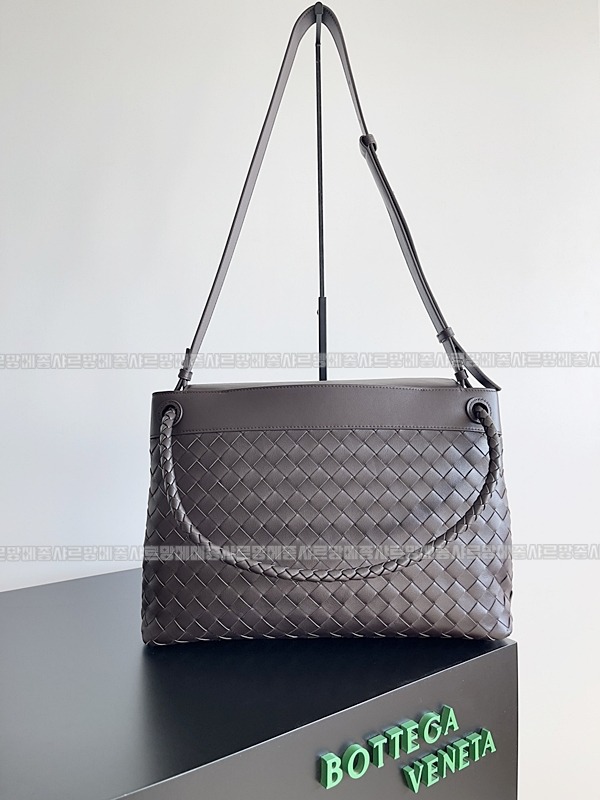 보테가베네타안디아모메신저백미디움 20260216-133107-003루.jpg