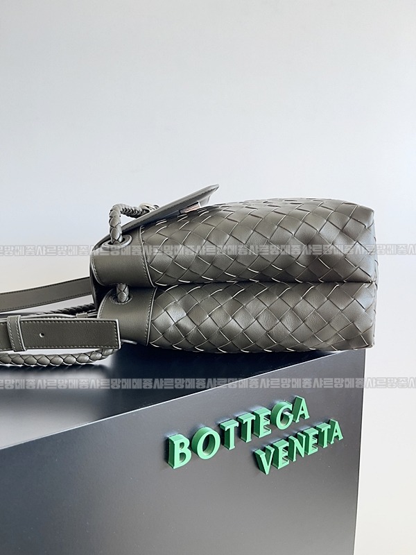 보테가베네타안디아모메신저백미디움 20260216-133336-002루.jpg