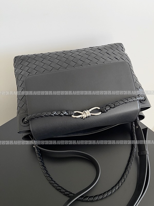 보테가베네타안디아모메신저백미디움 20260216-133547-006루.jpg