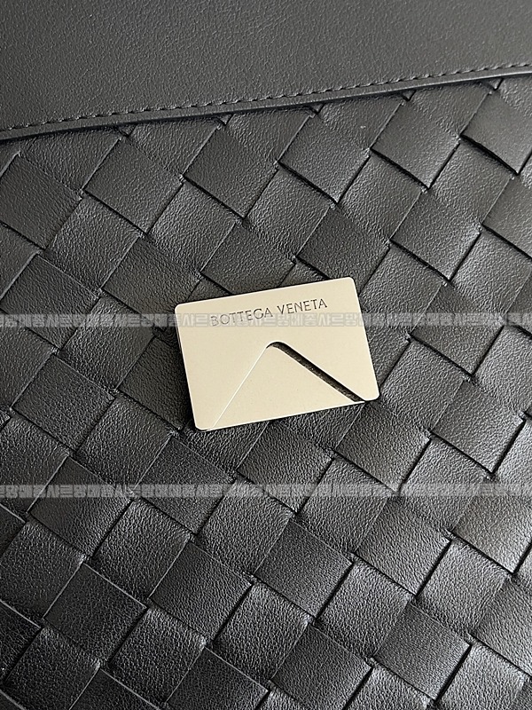 보테가베네타안디아모메신저백미디움 20260216-133547-007루.jpg