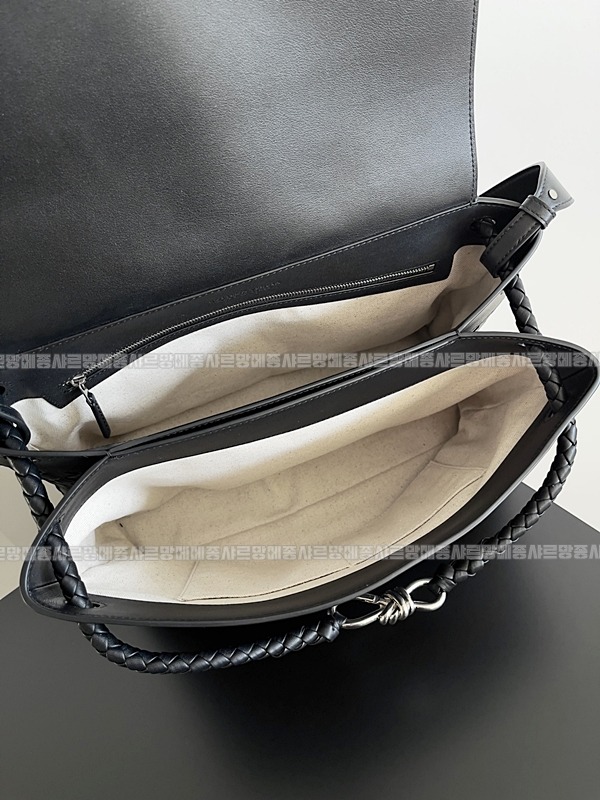 보테가베네타안디아모메신저백미디움 20260216-133547-009루.jpg