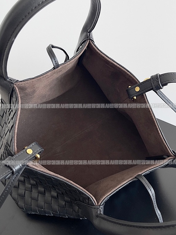 보테가베네타피나코데카스몰 20260216-134652-007루.jpg