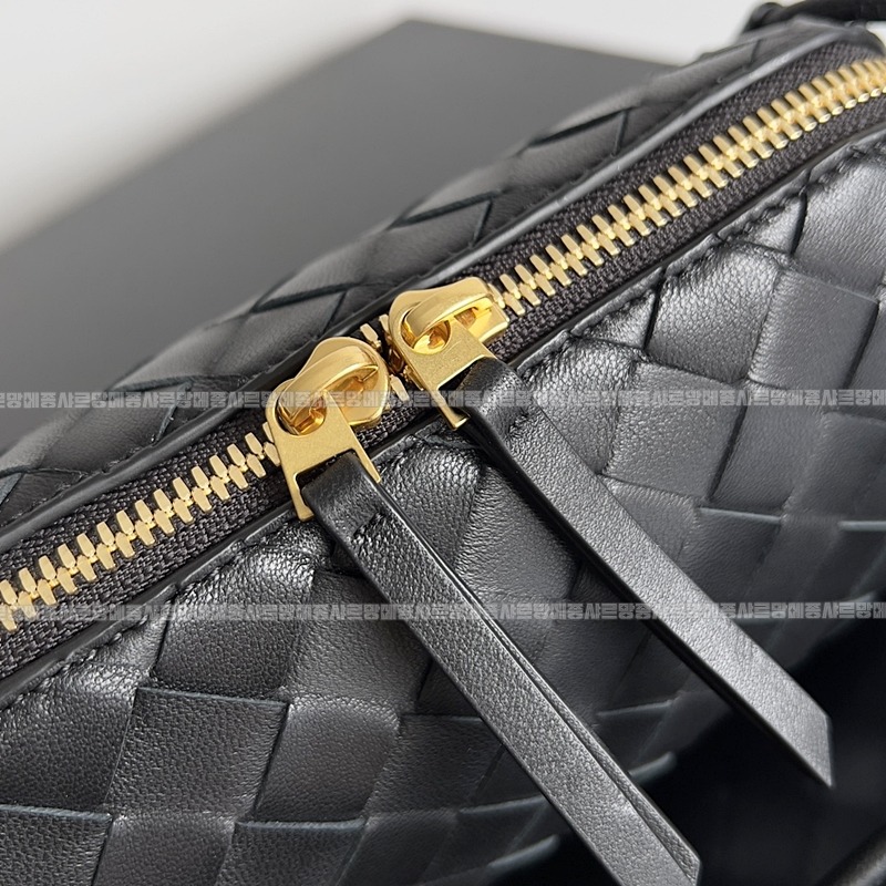 보테가베네타콘서트파우치 20260216-144311-004루.jpg