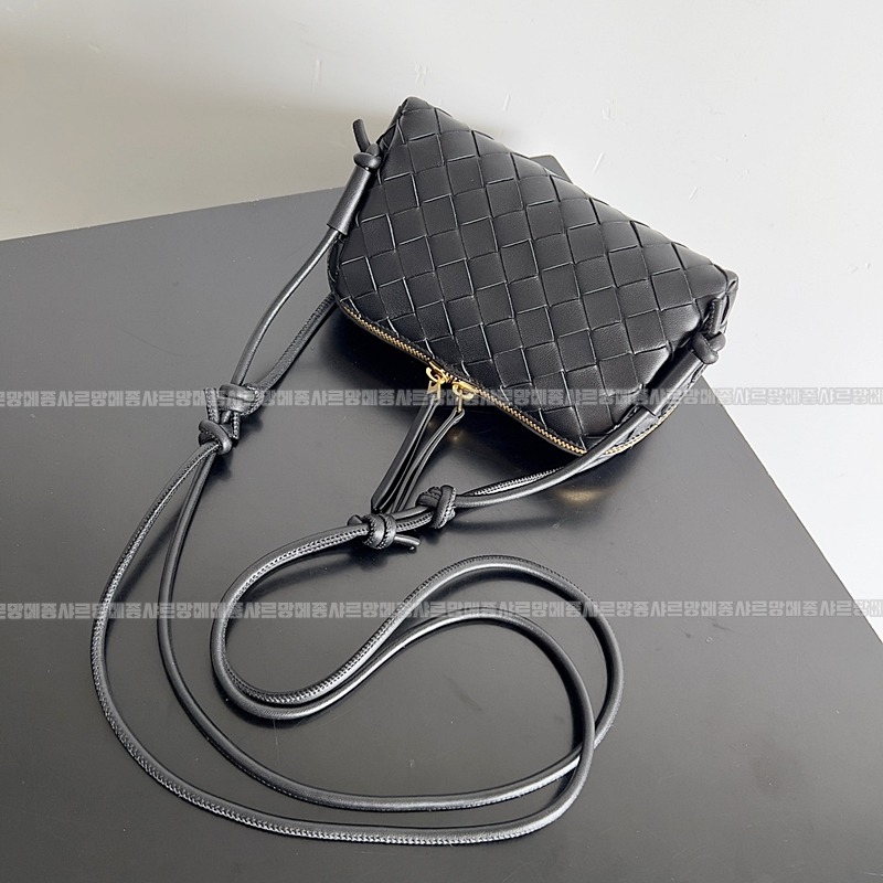 보테가베네타콘서트파우치 20260216-144311-006루.jpg