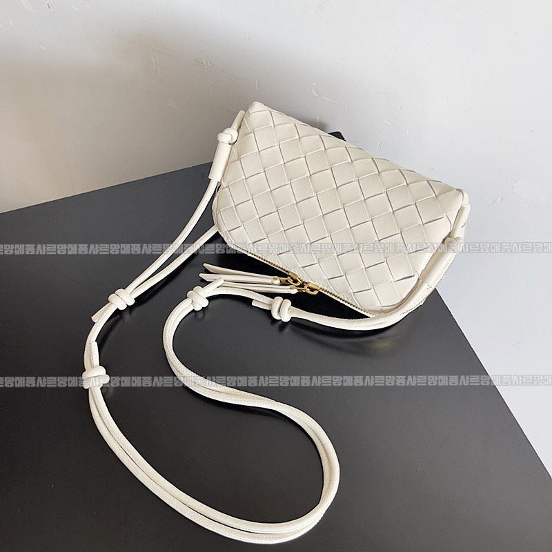 보테가베네타콘서트파우치 20260216-144732-004루.jpg