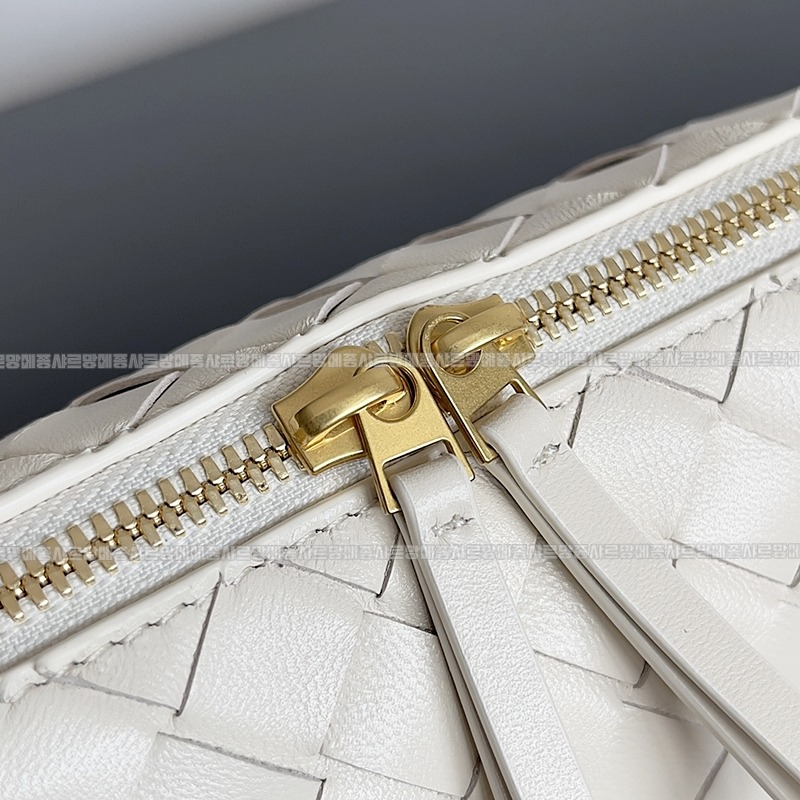 보테가베네타콘서트파우치 20260216-144732-007루.jpg