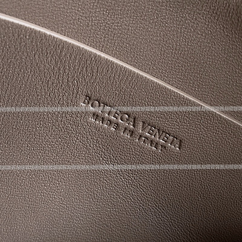 보테가베네타콘서트파우치 20260216-145218-007루.jpg