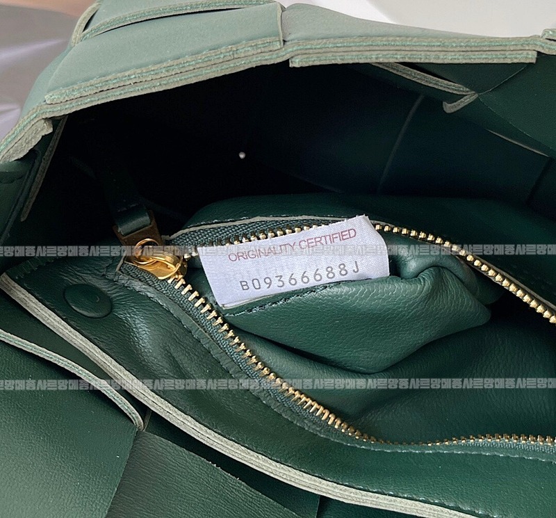 보테가베네타카세크백 20260218-110010-007루.jpg