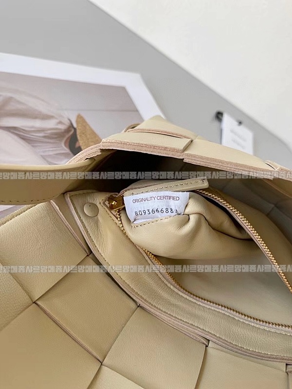 보테가베네타카세크백 20260218-111613-008루.jpg