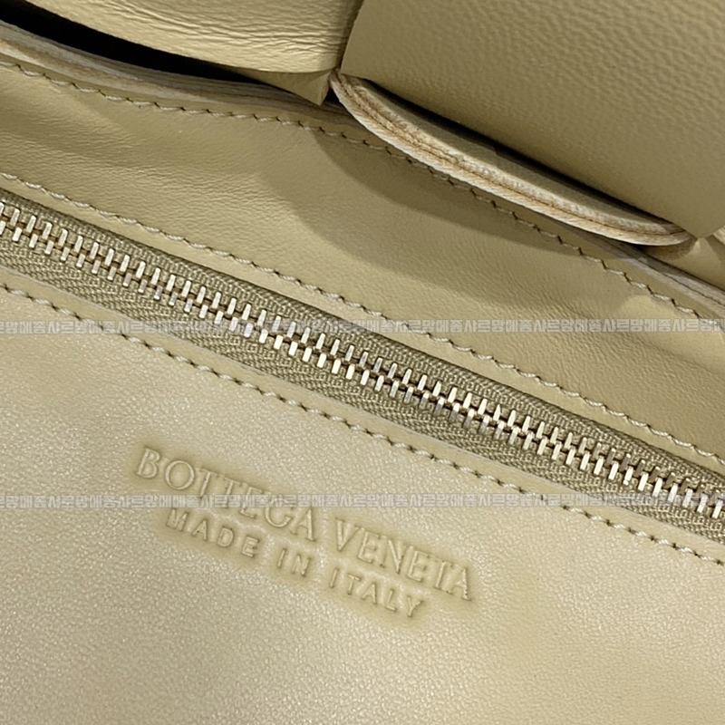 보테가베네타카세크백 20260218-112210-007루.jpg