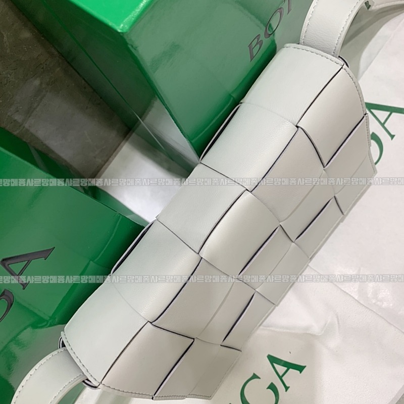 보테가베네타카세트백 20260218-122914-004루.jpg