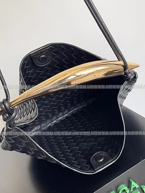 보테가베네타사르딘라지 20260218-133800-009루.jpg