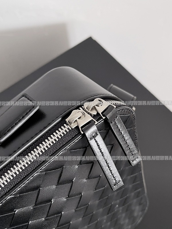 보테가베네타겟어웨이슬림브리프케이스 20260219-143202-005루.jpg