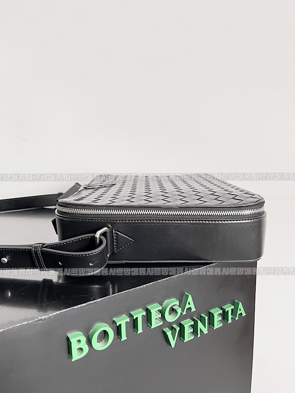 보테가베네타겟어웨이슬림브리프케이스 20260219-143202-003루.jpg