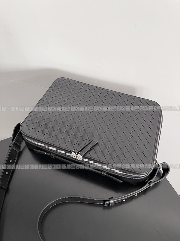 보테가베네타겟어웨이슬림브리프케이스 20260219-143202-004루.jpg