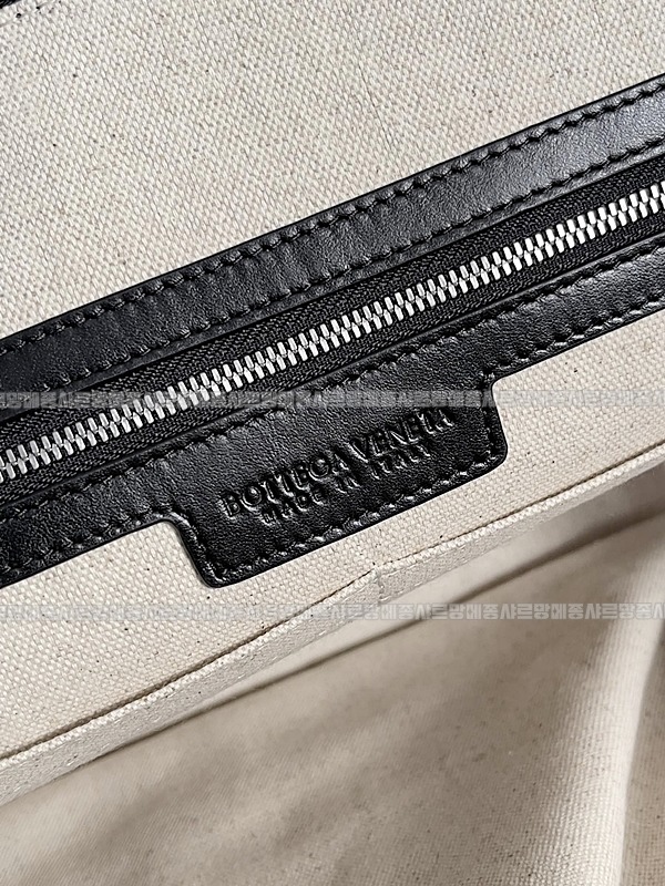 보테가베네타겟어웨이슬림브리프케이스 20260219-143203-007루.jpg