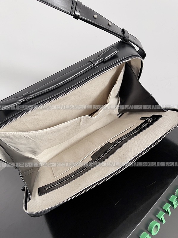 보테가베네타겟어웨이슬림브리프케이스 20260219-143203-009루.jpg