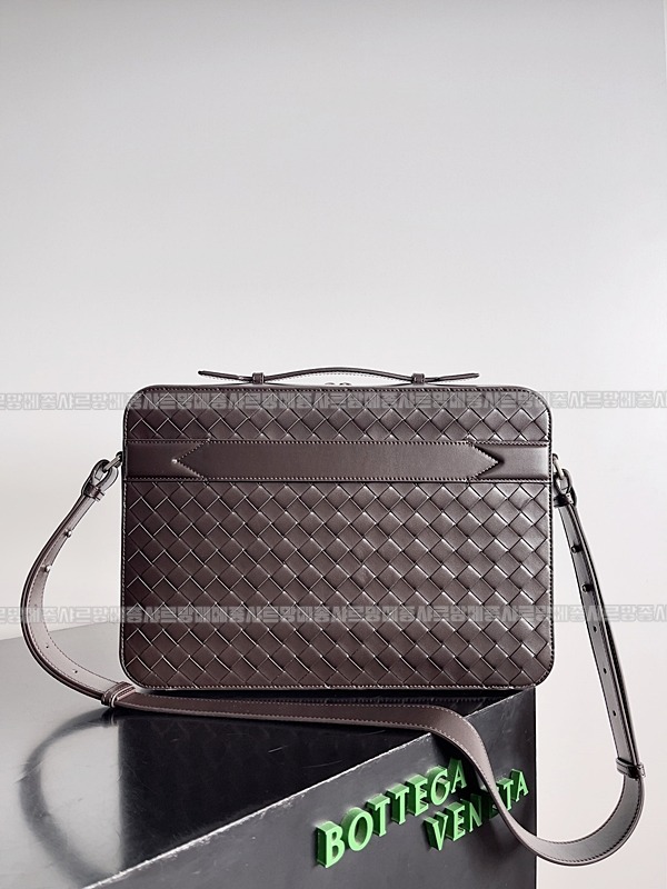 보테가베네타겟어웨이슬림브리프케이스 20260219-143534-002루.jpg