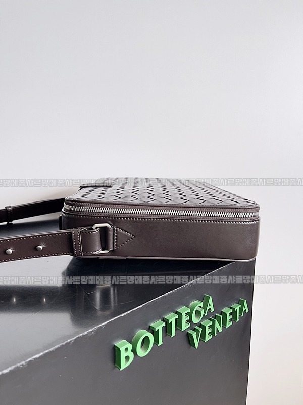 보테가베네타겟어웨이슬림브리프케이스 20260219-143535-003루.jpg