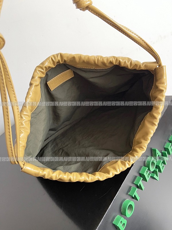 보테가베네타더스트백미디움 20260219-151034-009루.jpg