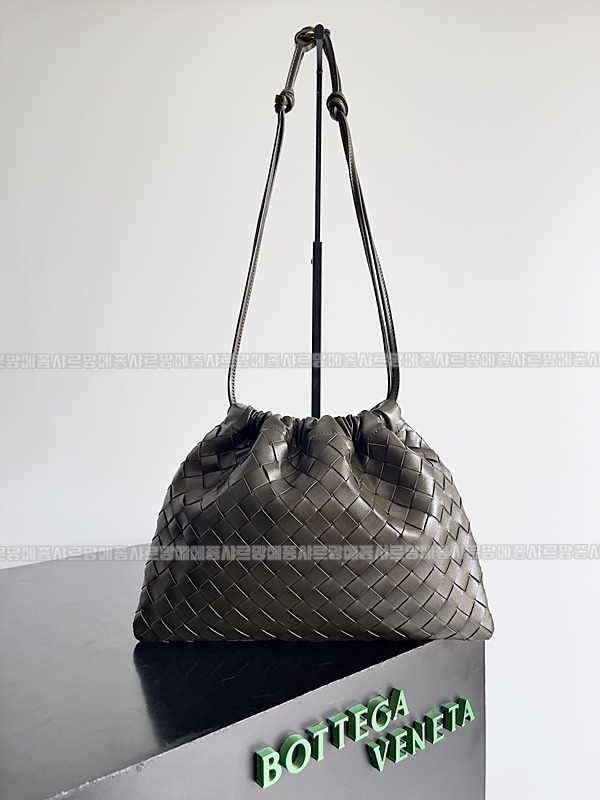 보테가베네타더스트백미디움 20260219-151314-001루.jpg