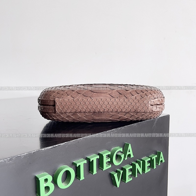 보테가베네타놋뱀가죽  20260220-155132-003루.jpg