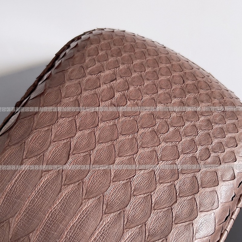 보테가베네타놋뱀가죽  20260220-155132-005루.jpg