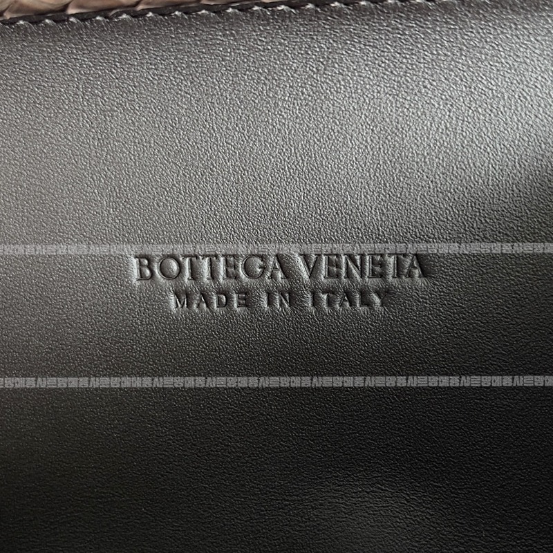 보테가베네타놋뱀가죽  20260220-155132-007루.jpg