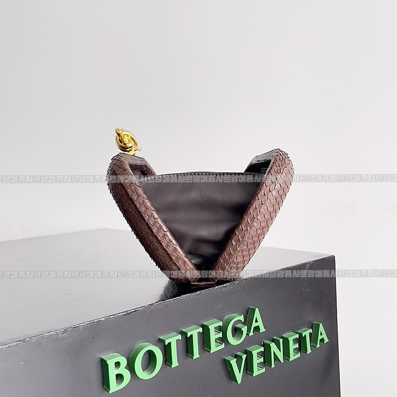 보테가베네타놋뱀가죽  20260220-155132-008루.jpg