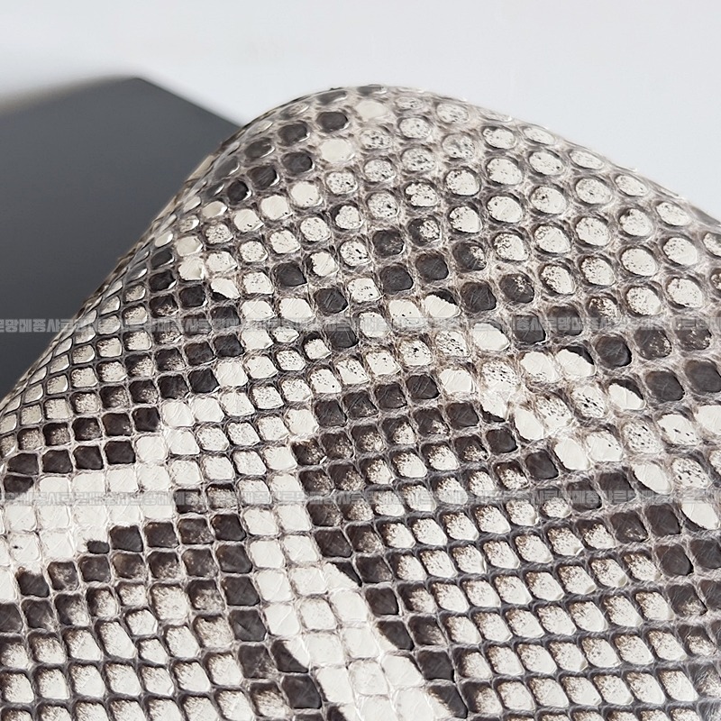 보테가베네타놋뱀가죽  20260220-161322-004루.jpg