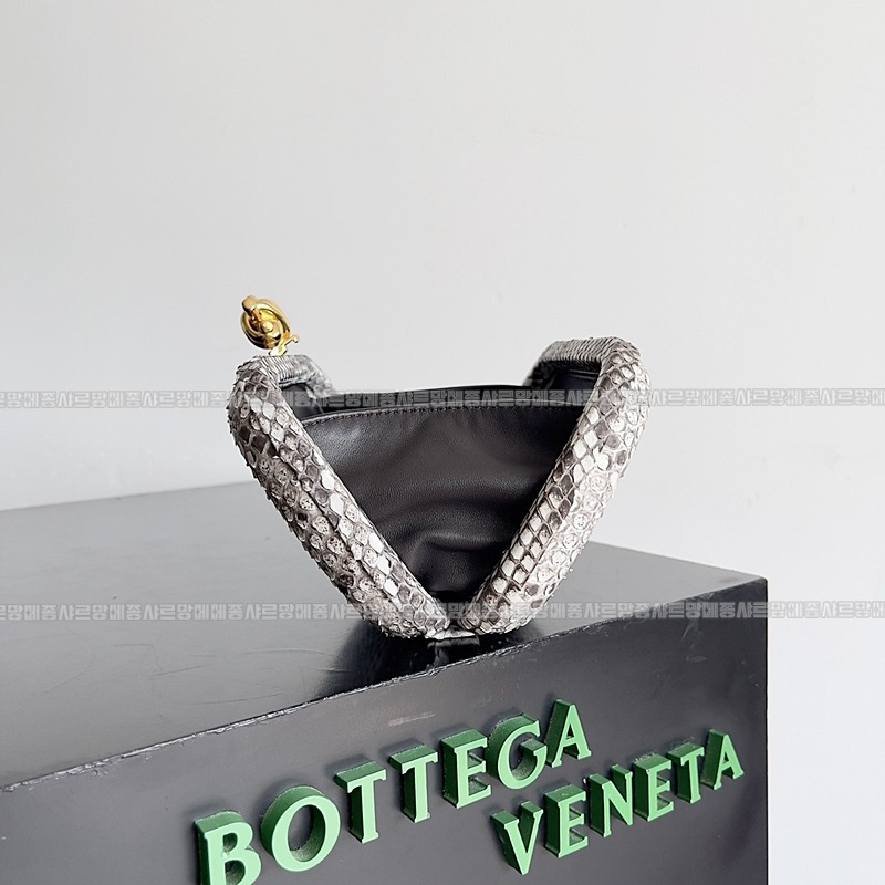 보테가베네타놋뱀가죽  20260220-161323-008루.jpg