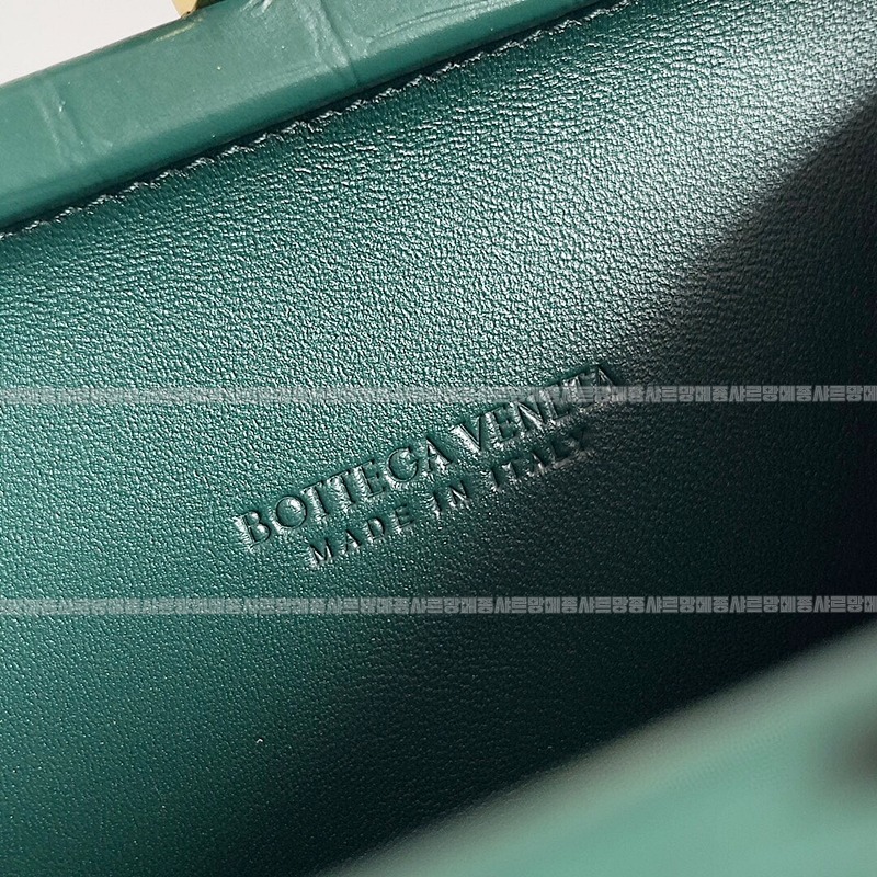 보테가베네타놋크로커다일  20260220-161938-003루.jpg