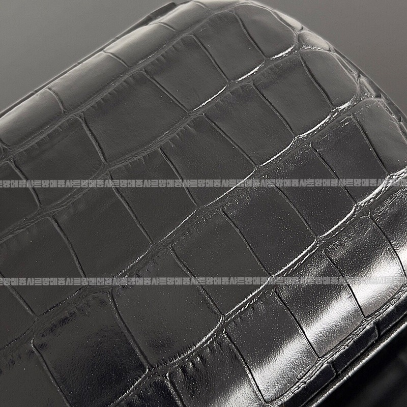 보테가베네타놋크로커다일  20260220-162209-004루.jpg