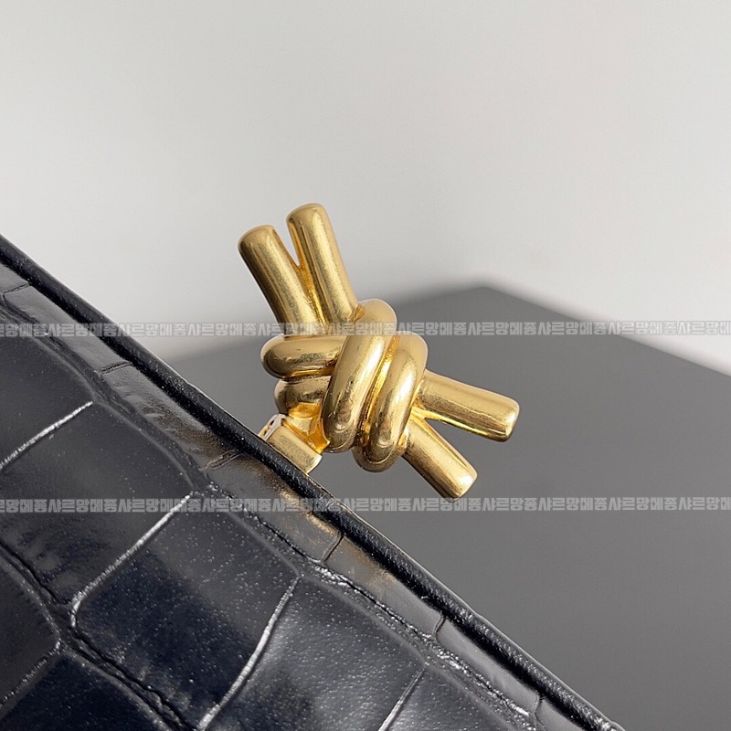 보테가베네타놋크로커다일  20260220-162209-005루.jpg