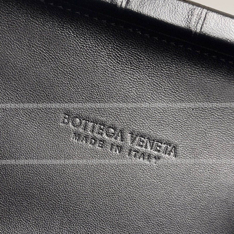 보테가베네타놋크로커다일  20260220-162210-008루.jpg