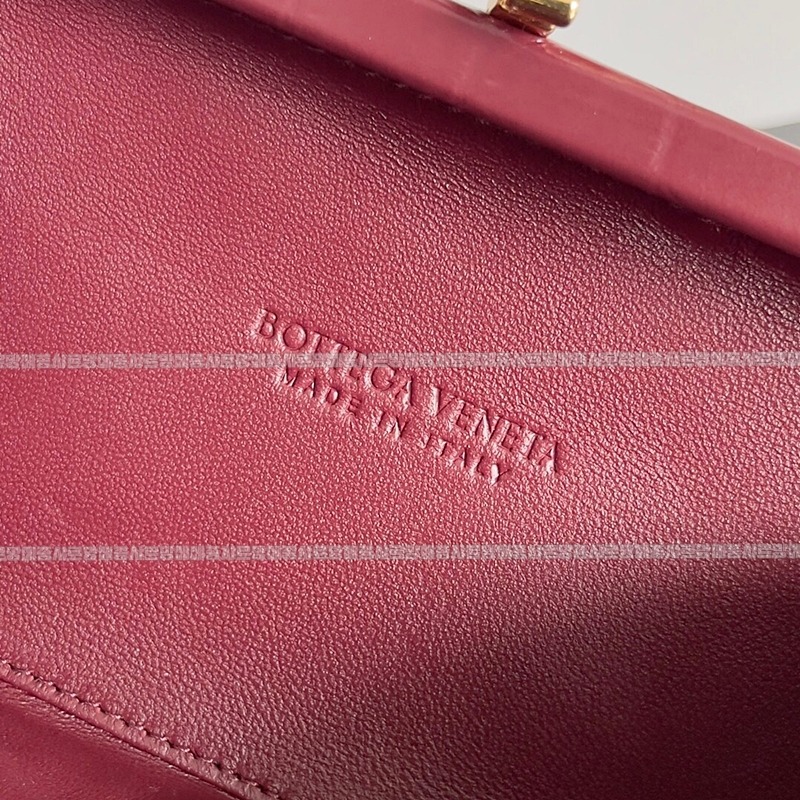 보테가베네타놋크로커다일  20260220-162400-007루.jpg