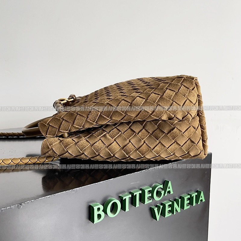 보테가베네타안지아모미디움 20260221-124045-002루.jpg