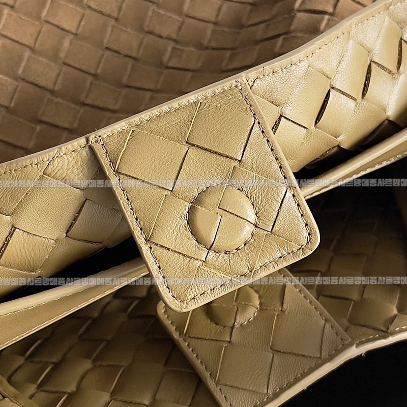 보테가베네타안지아모미디움 20260221-124046-007루.jpg